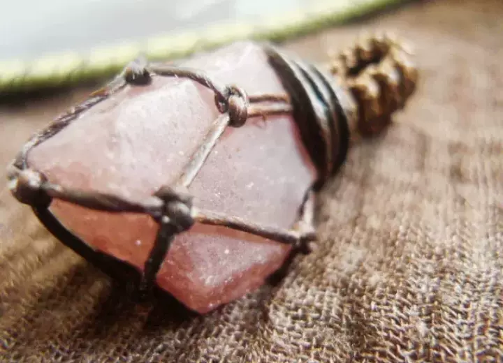 Natural strawberry crystal raw stone net waxed string crystal fluorite pendant necklace