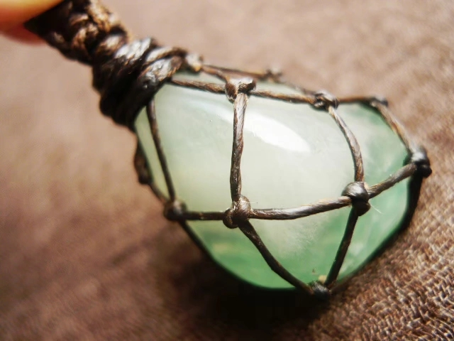 Natural glossy fluorite original stone bound net original paraffin rope crystal pendant necklace
