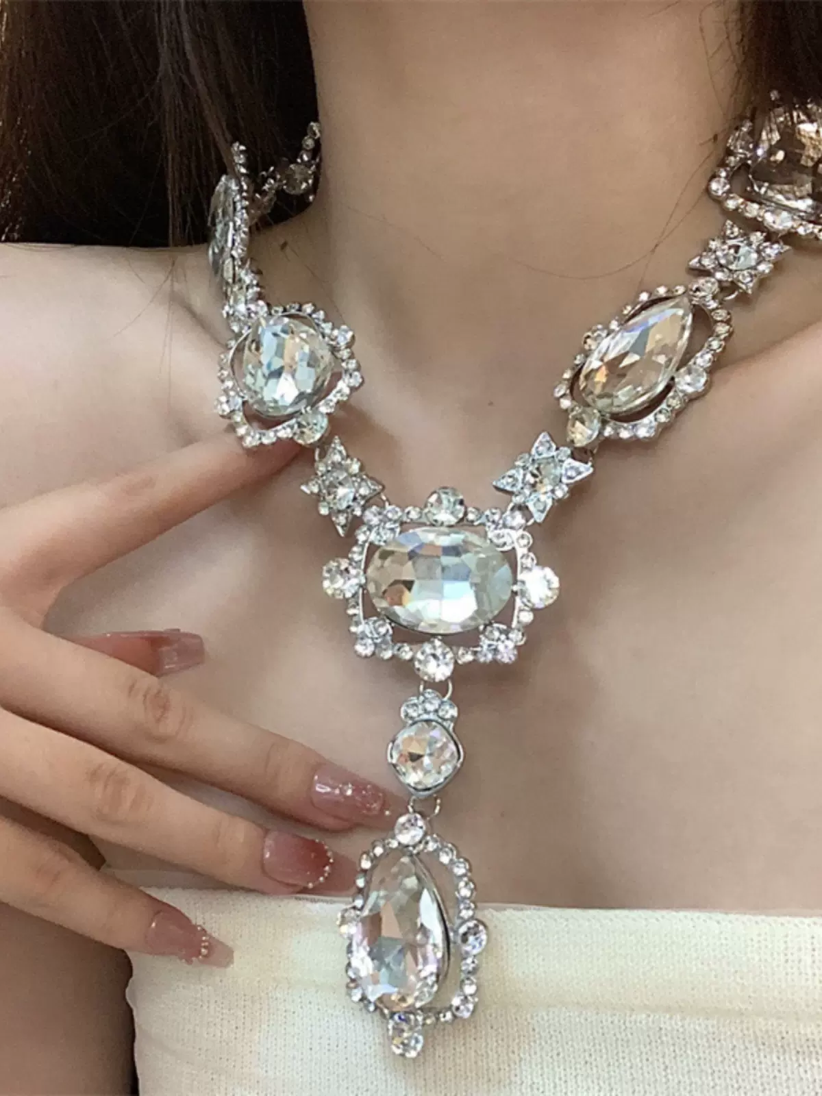 Europe and the United States exaggerated large gem collarbone necklace female court retro light luxury style crystal pendant dress banquet accessories