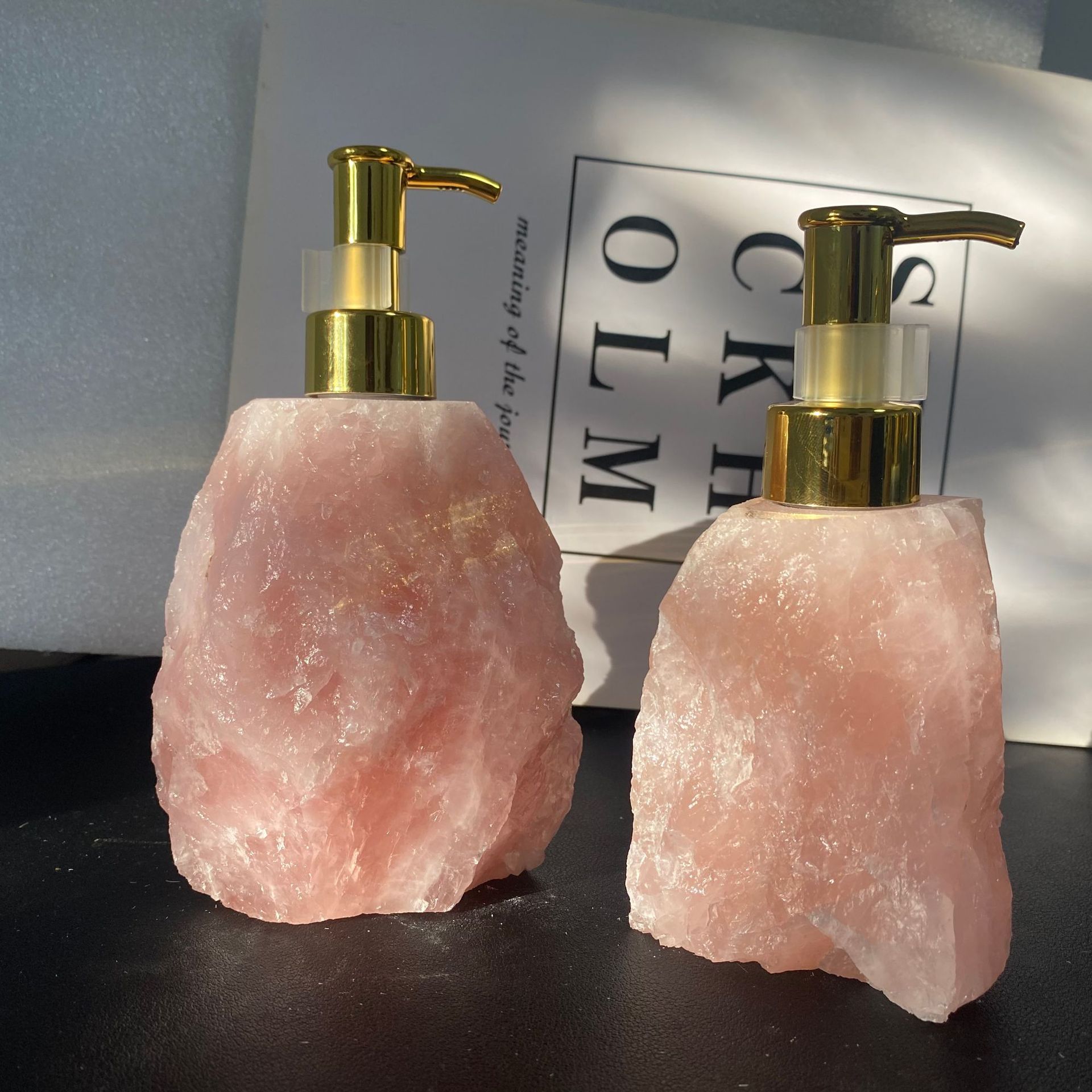 Natural Pink Crystal Stone Push BottleHigh-end Jade Natural Shaped Dispensing Shower Gel Push Bottle