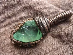 Natural green fluorite crystal wrapped net original paraffin rope crystal pendant necklace