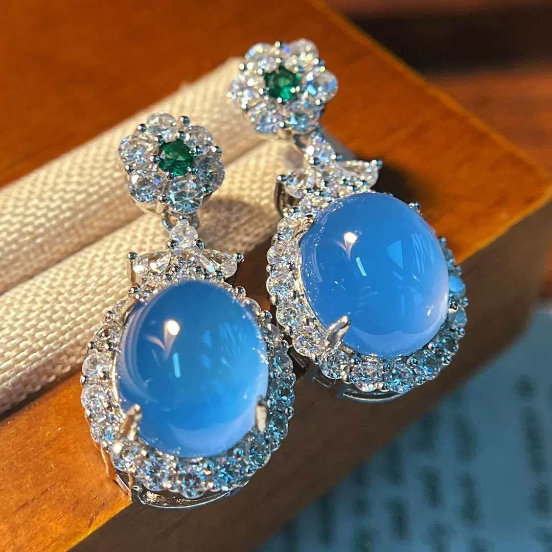 Silver Luxe with ice Permeable Klein Blue Natural blue chalcedony earrings Egg drop