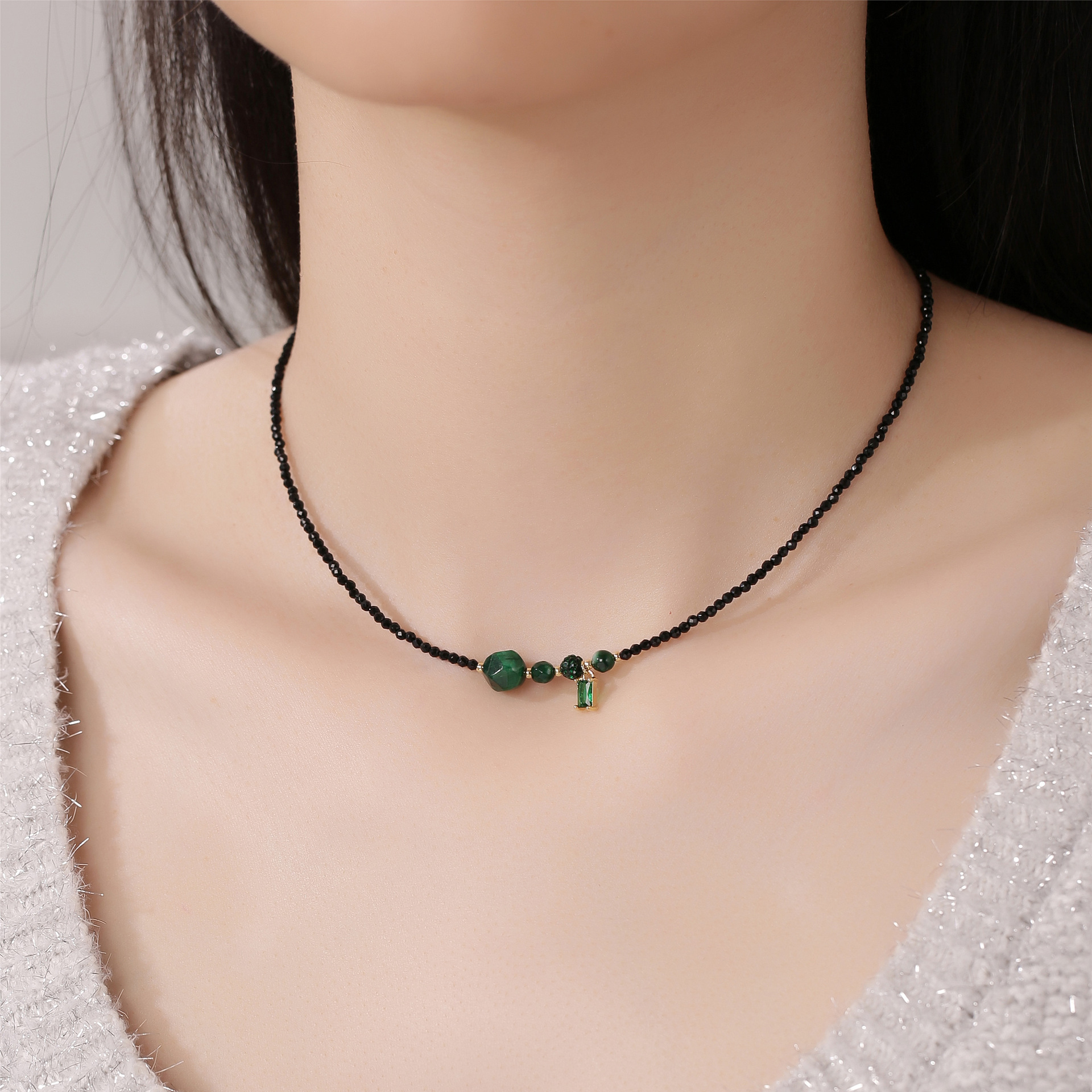 Natural turquoise crystal necklace for women with a cool and minimalist style, collarbone chain, internet celebrity, spring and summer colorfast accessories