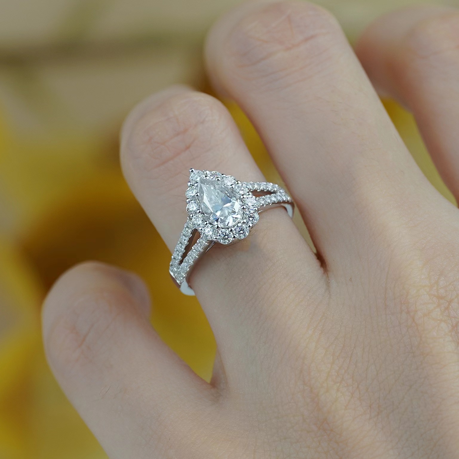 Hot Selling Drop Pear Shaped 5*8mm Full Moissanite Silver Plated 18k Gold Ring