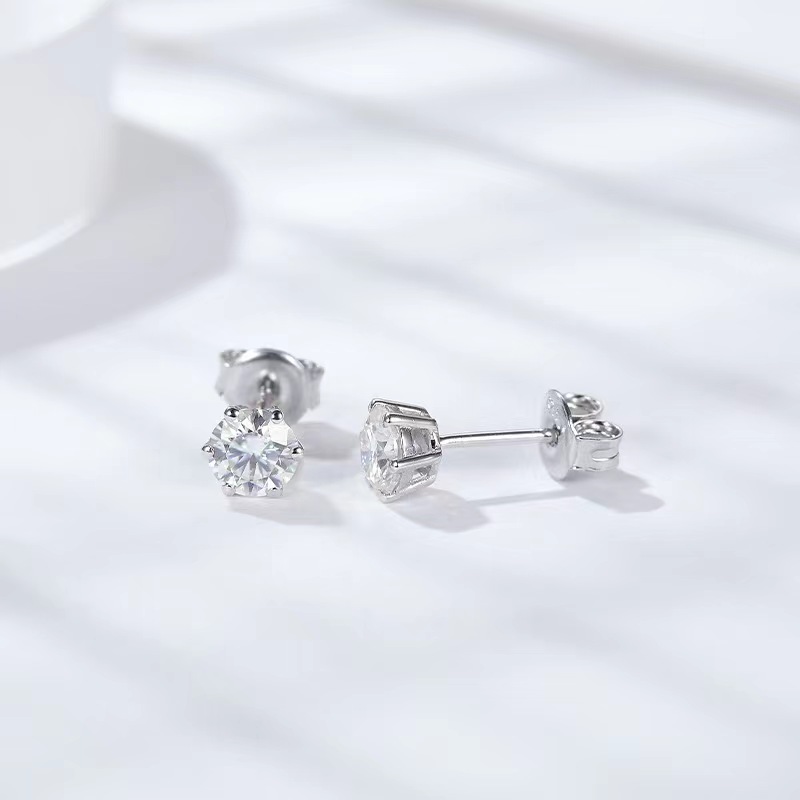 Classic fashion six-claw moissanite 50 points D color stud earrings 925 silver temperament women's accessories